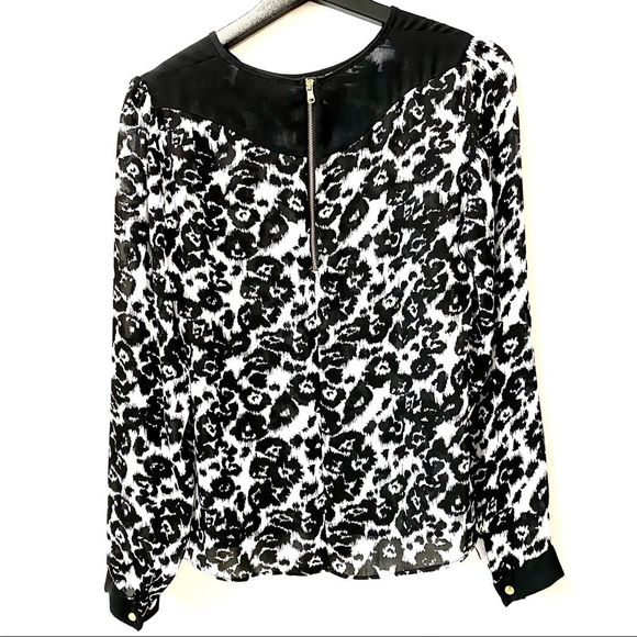 Worthington Blouse - Picture 2 of 7